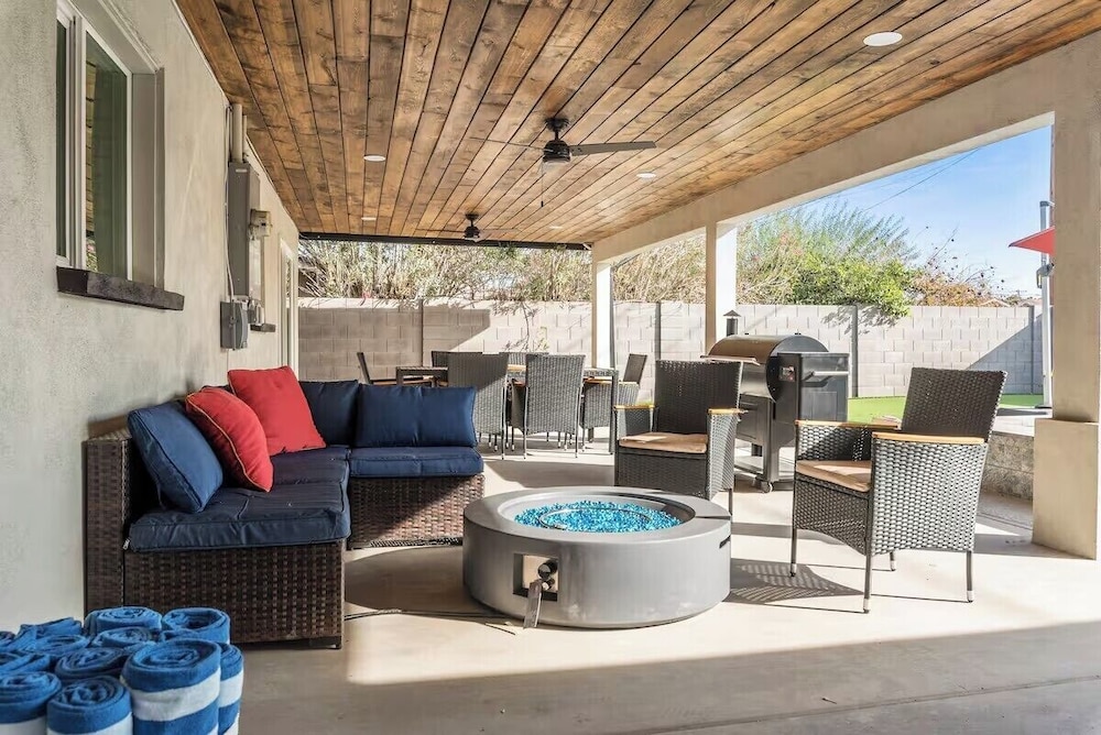 Desert Dream- Retreat with Heated Pool