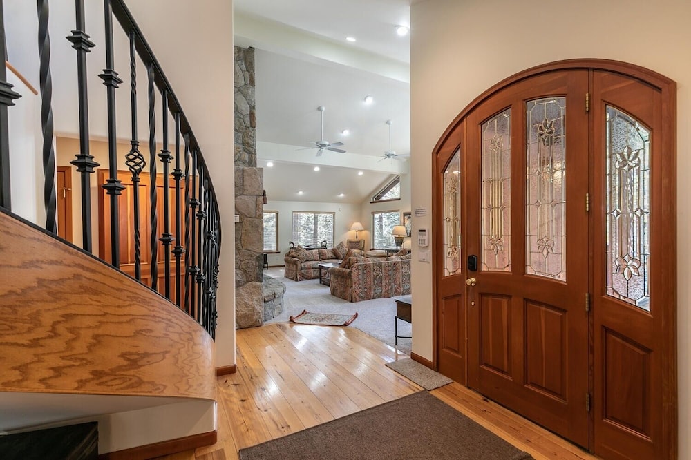 Silver Rock Lodge 5 Bedroom Home