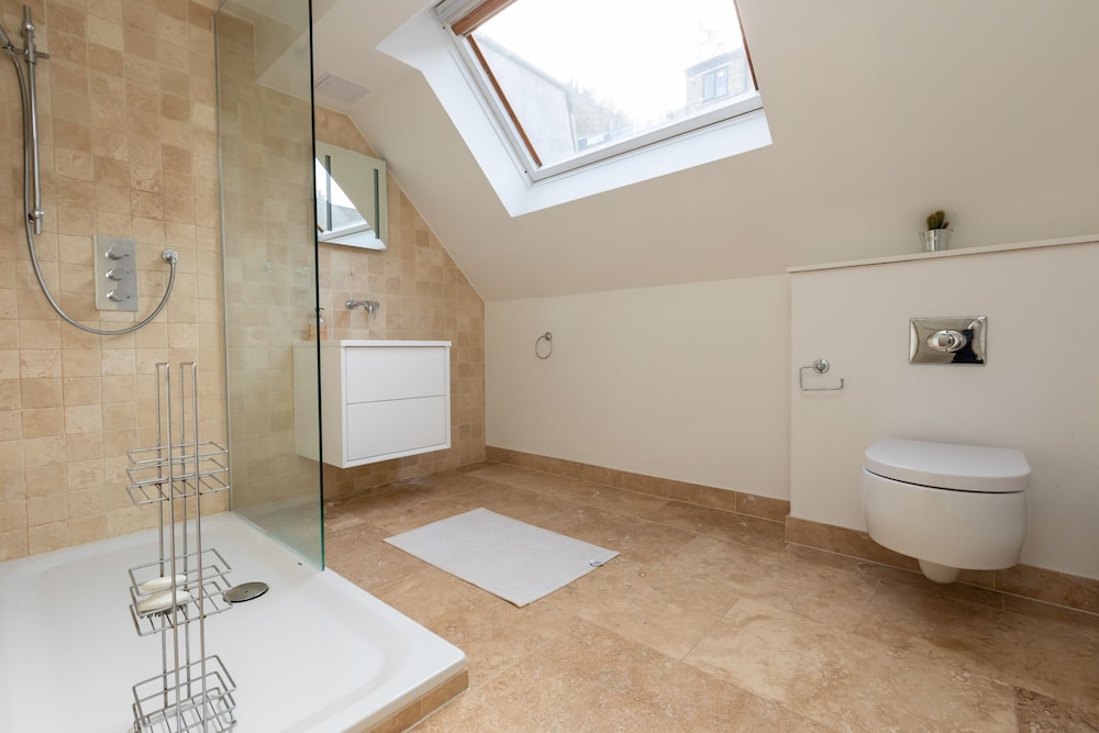 Modern and Bright 3 Bedroom House in Paddington