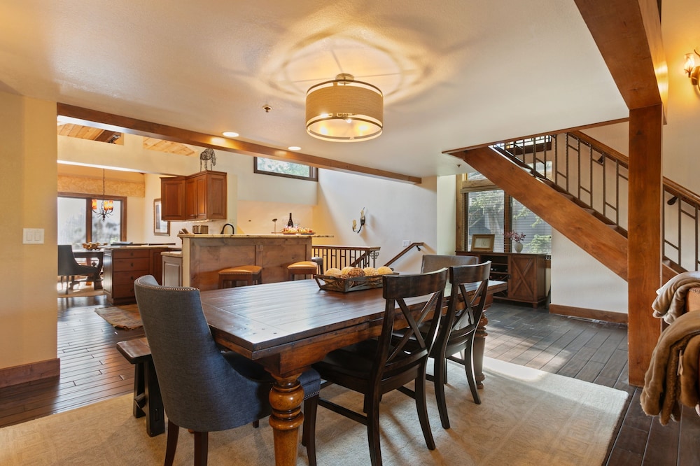 Ridgepoint - Three Bedroom with Spa #128 3 Condo