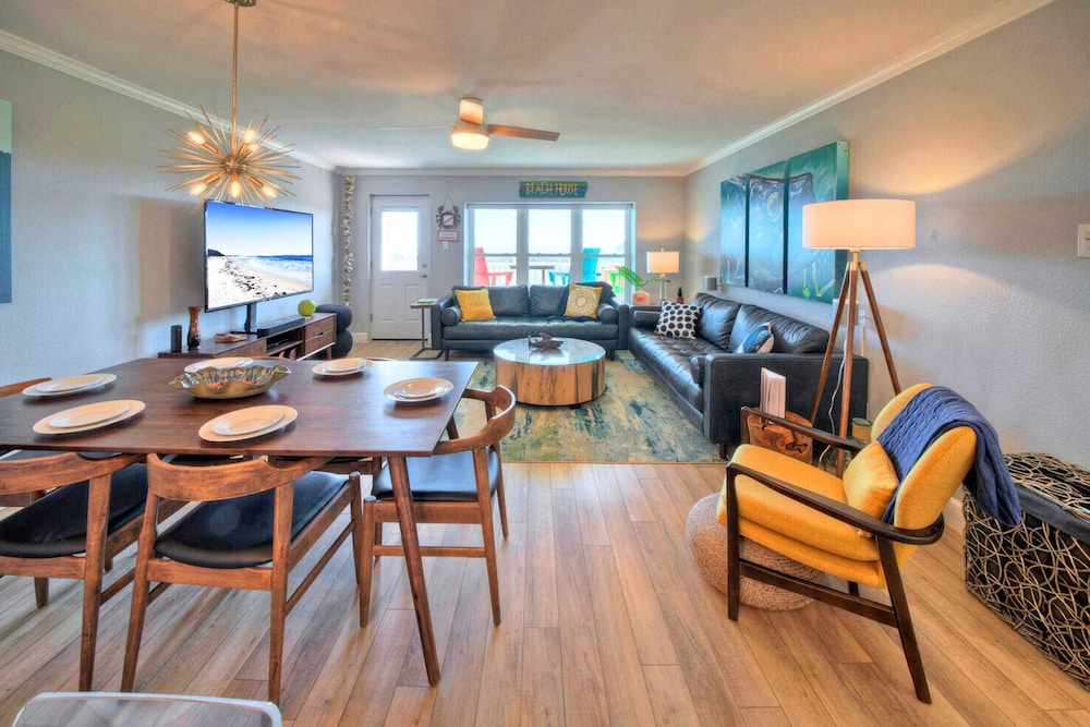 Sleeps 18, 2 Condos Beach Access, Pool, Views, Tennis + Pickleball Courts