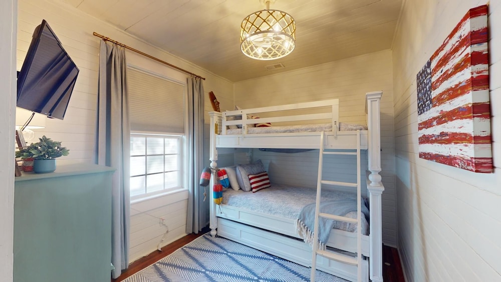 16 6th Avenue by Tybee Vacation Rentals