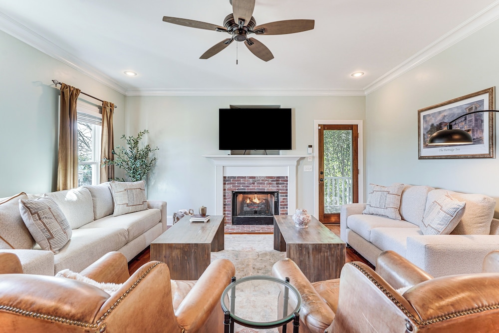 Summerville Historic Bungalow w/ Hot Tub