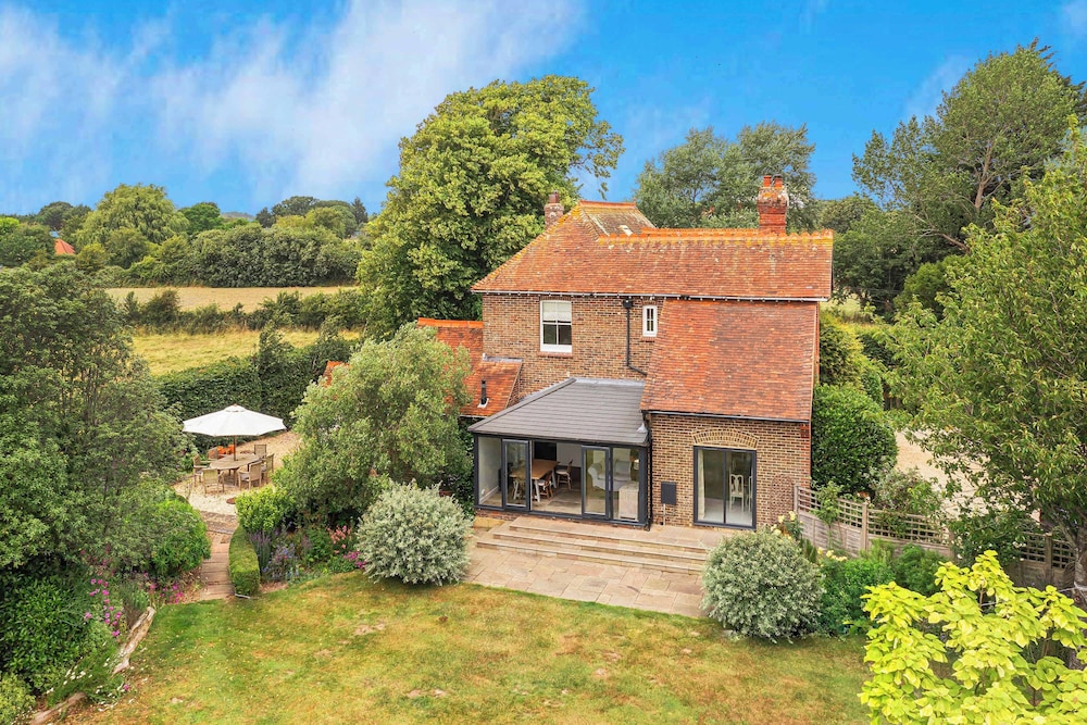 Victorian House Sleeps 14 Pool and Gardens