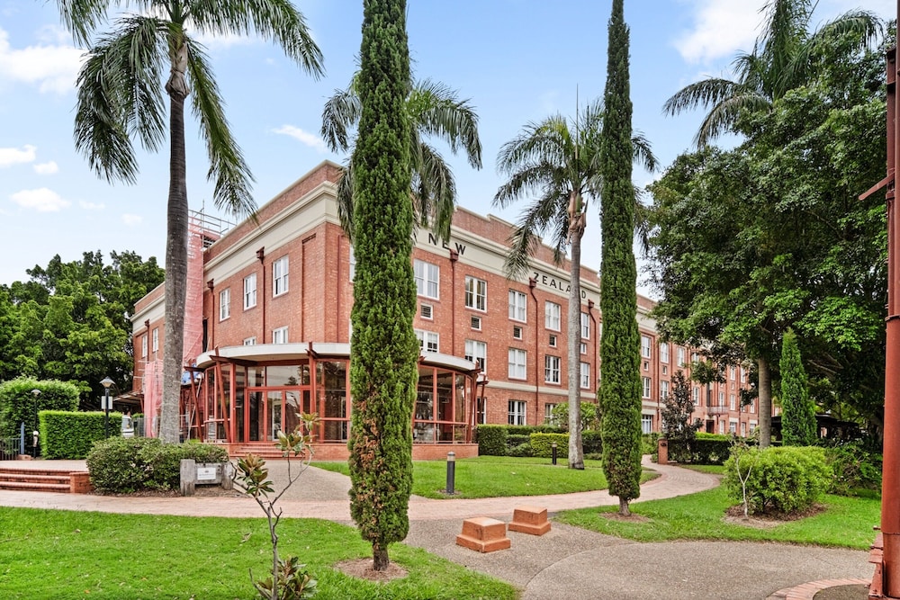 Stylish Riverside 2-bedroom Apartment in Teneriffe