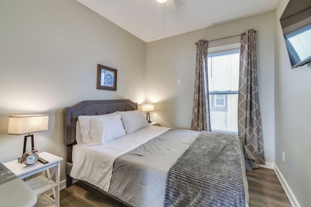 2 Mi to Dtwn: Syracuse Gem w/ Screened Porch