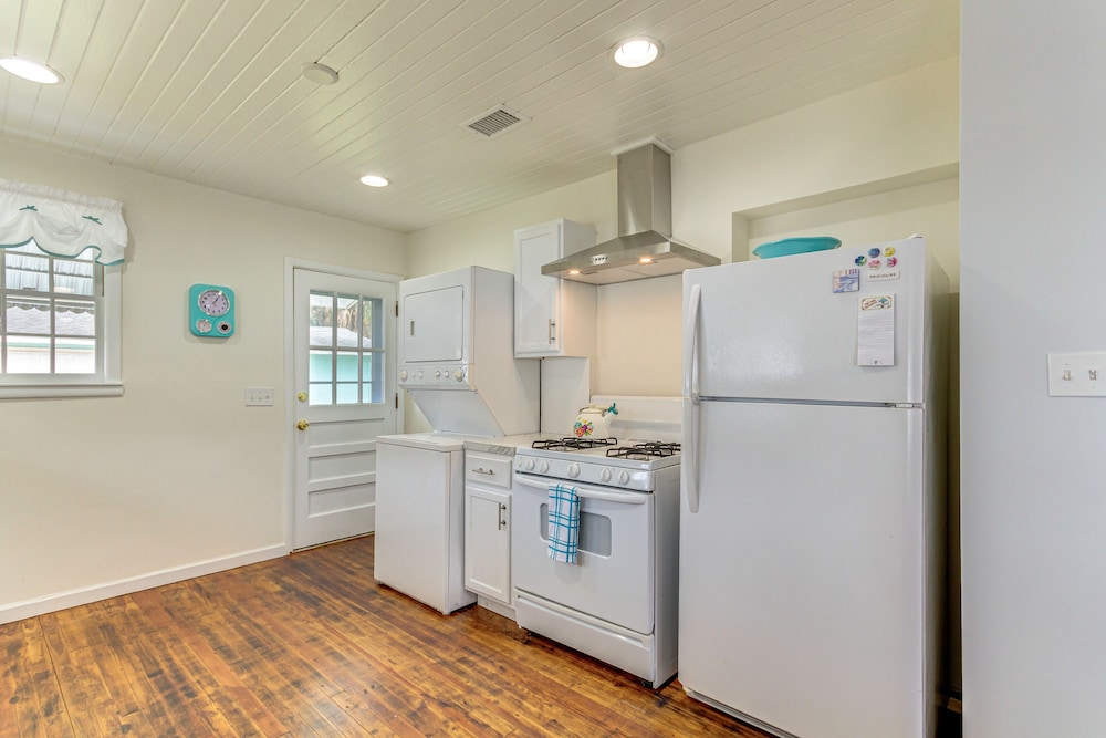Charming Coastal Pensacola Home 1 Mi to Palafox St