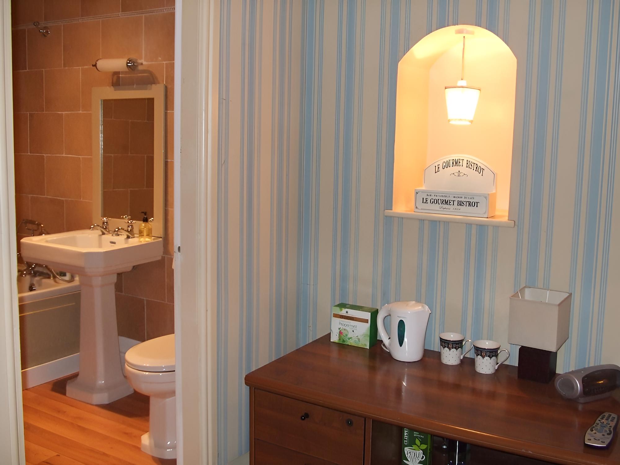 Roseview B & B