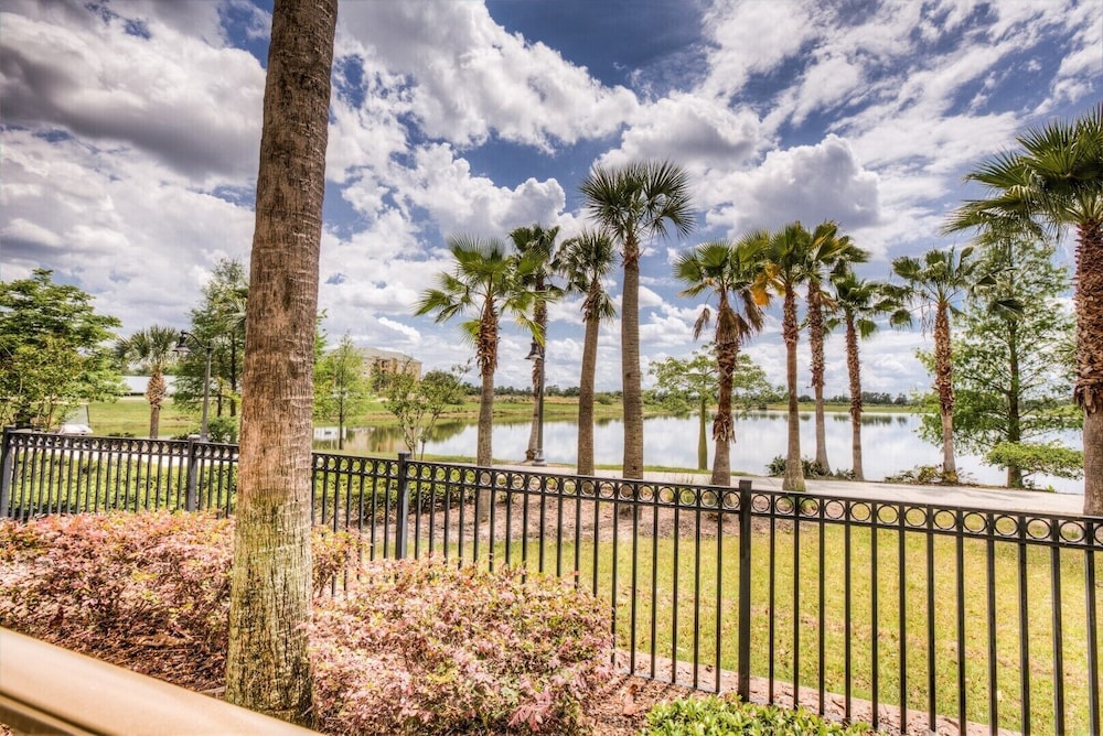 Laguna Vista