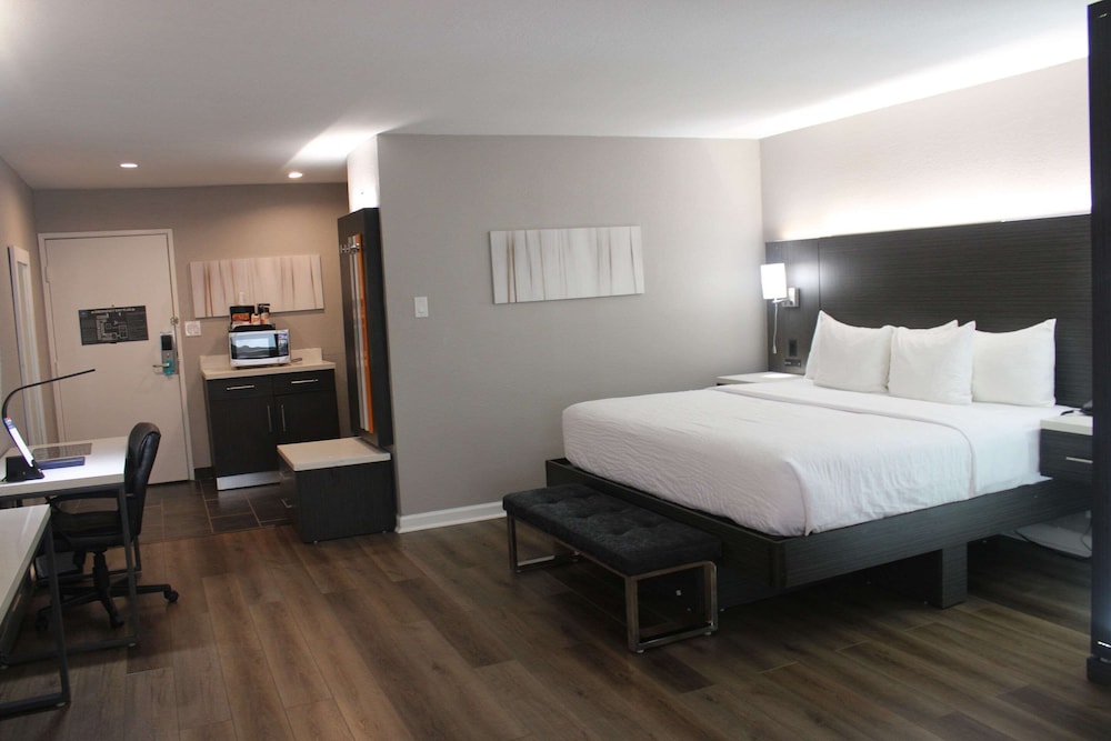 Marshall Vacations - Clarion Pointe Marshall - Property Image 1