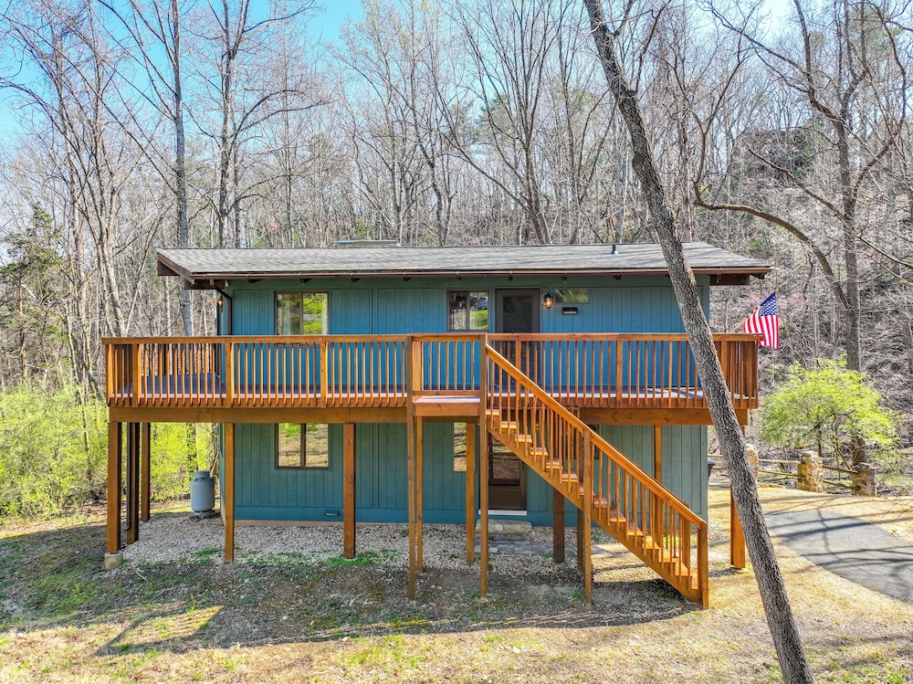 Mcgaheysville Vacation Rental: Yard & Fire Pit! view 3
