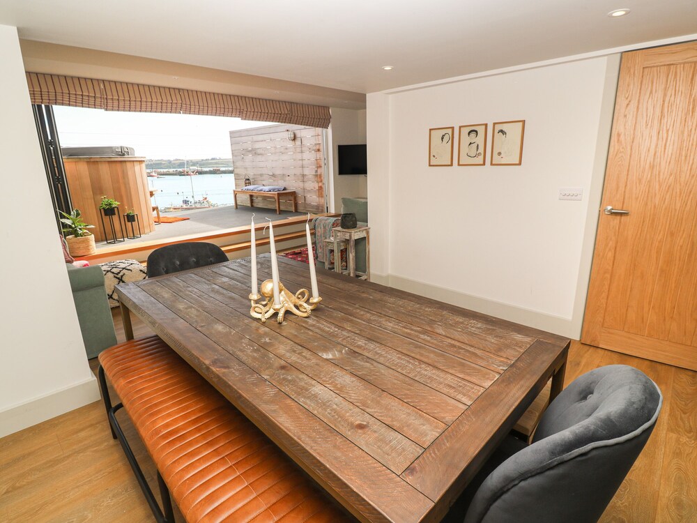 16 Arwenack Street