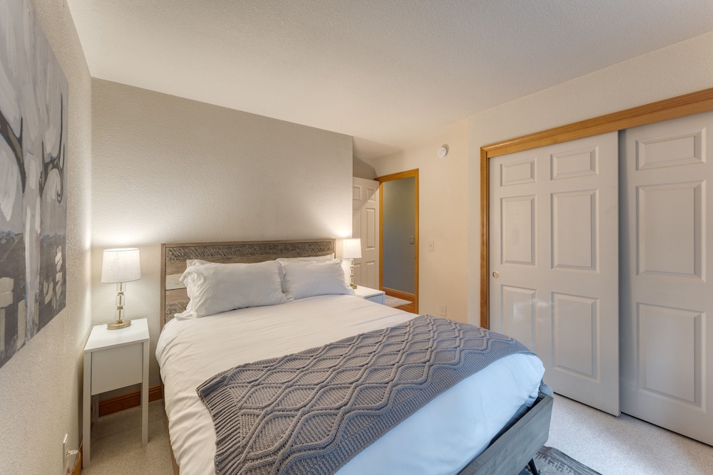 Golden Summit by Avantstay Stunning Secluded Cabin w Access to Tahoe Donner