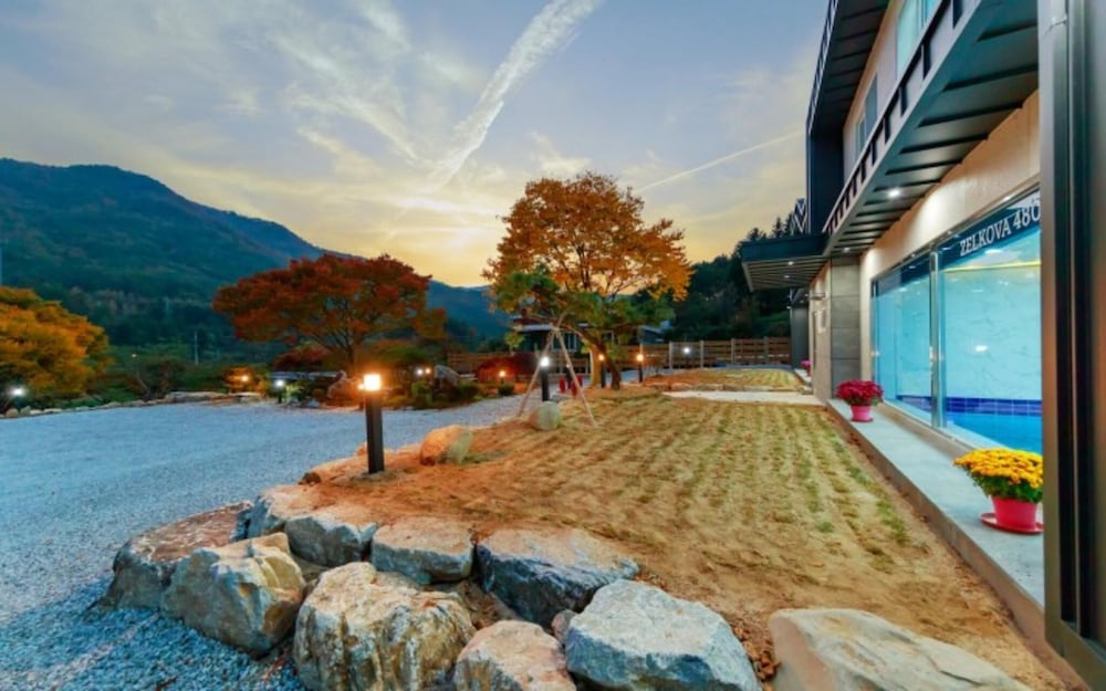 Wonju Zelkova 480 Pool Villa view 3