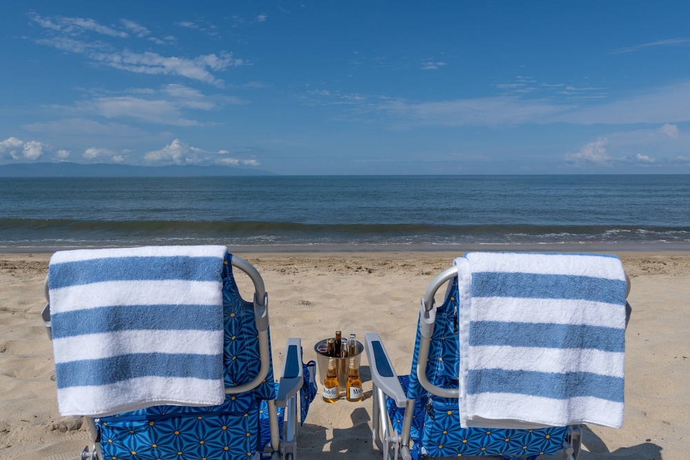 Sleeps 10 Views Beach 1 Block