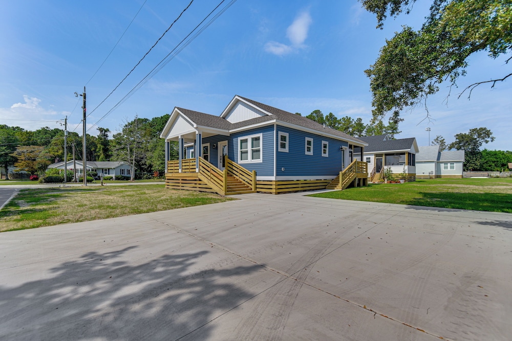 1 Mi to Dtwn Manteo: Dog-friendly Home w/ Deck view 5