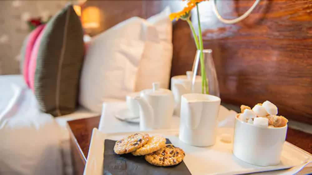 Bridgend Vacations - The Coed-Y-Mwstwr Hotel - Property Image 2
