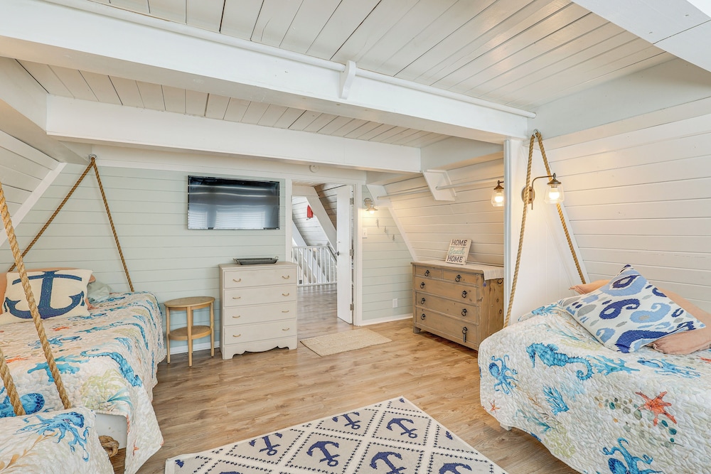 Unique A-frame Beach House: 'the Beacon at Oib'