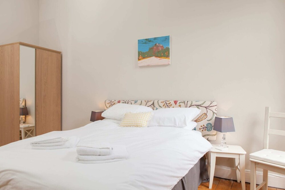 Amazing 4 Bedroom Apartment Just Off The Meadows
