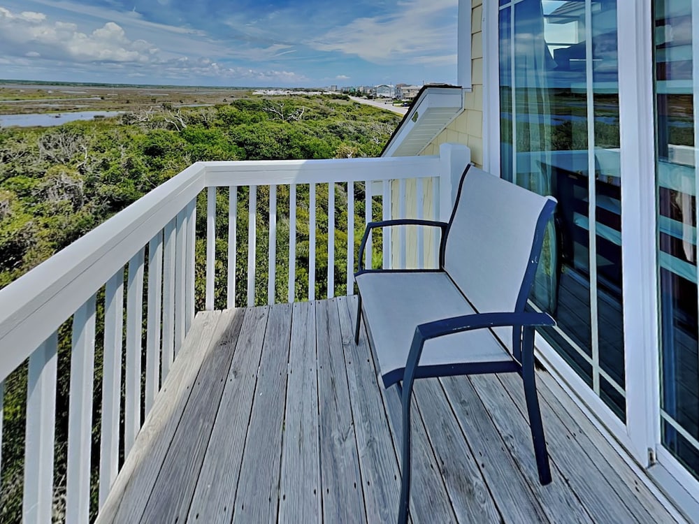 Lovin' Lowe Tide by Topsail Realty