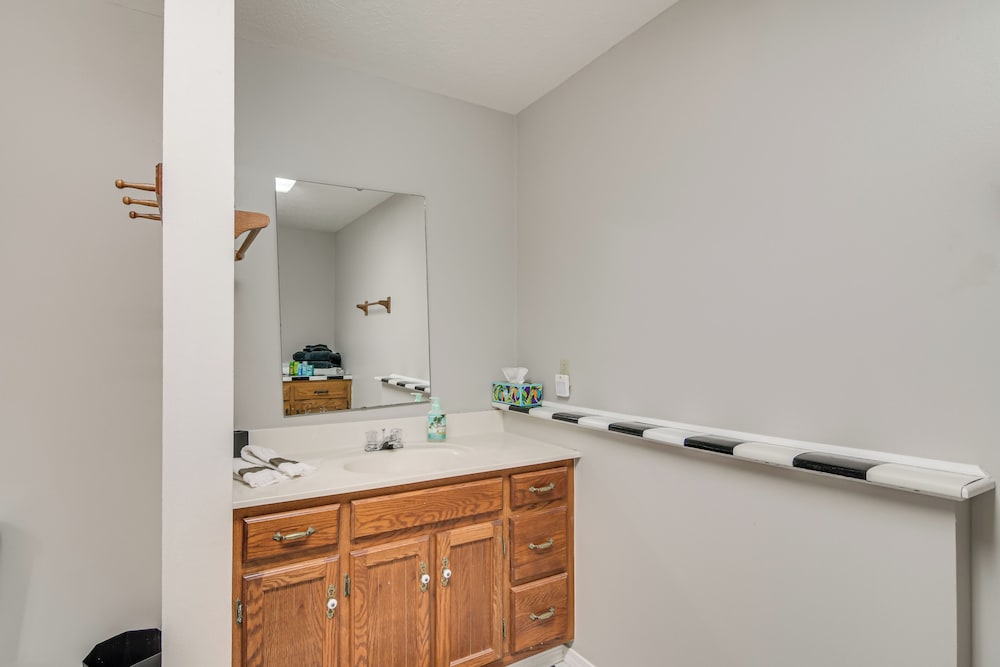 5 Mi to Branson Strip: Cozy Studio!