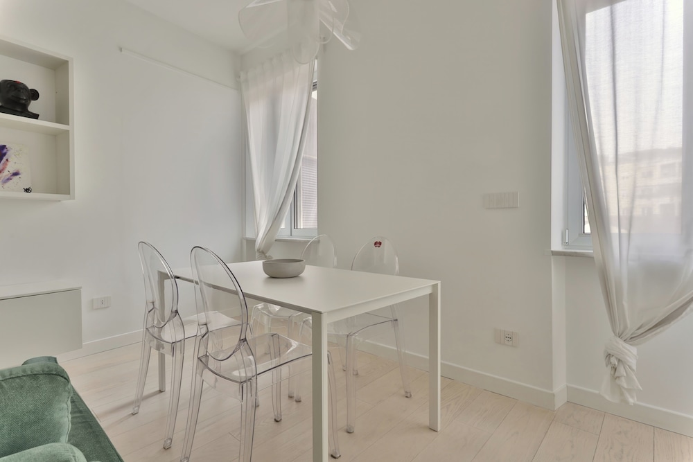 Elegant 2-bed apt in the Centre of Milan