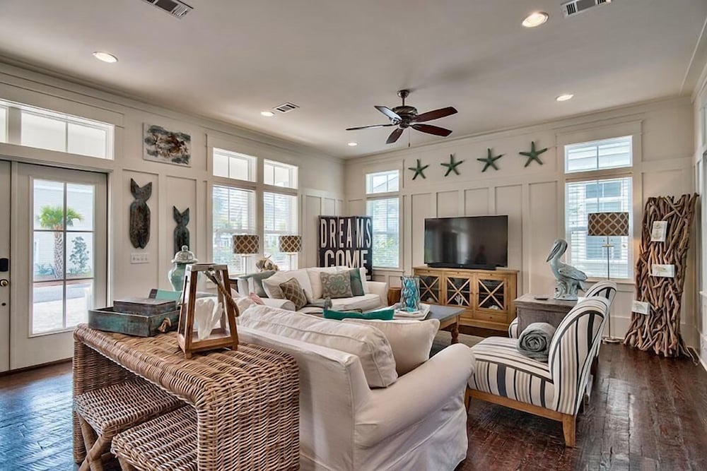 DRIFTWOOD 5 Bedroom Holiday Home by Five Star Properties
