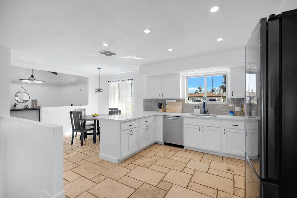 Huge Golf Course Home-free Heated Pool Theatre Gym