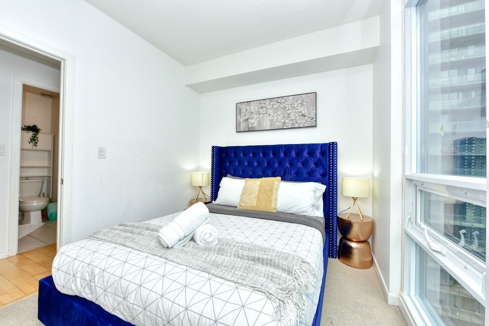 The Bay Suites Scotia Bank Arena - Image 3