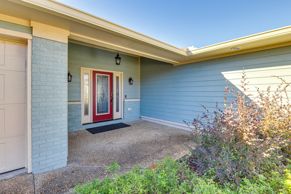 Walk to Gulf: Tranquil Home w/ Yard in Pcb!