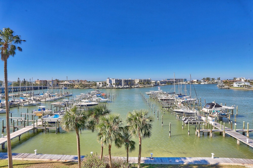 St. Pete Beach Yacht and Tennis Club 404