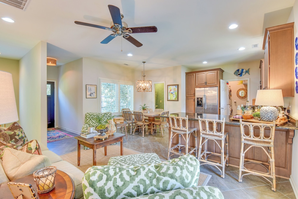 Lakefront Fun Near Clemson! Retreat w/ Pool Access
