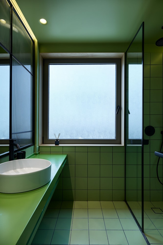 Dwell - Elegant City Stay