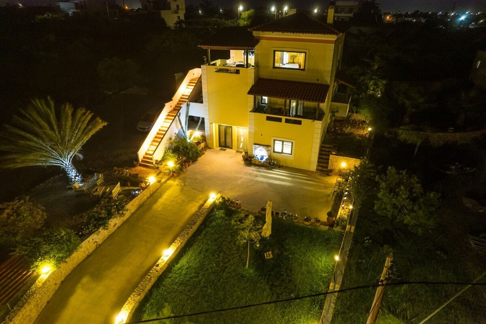 Villa Aitheras With sea Views and Garden
