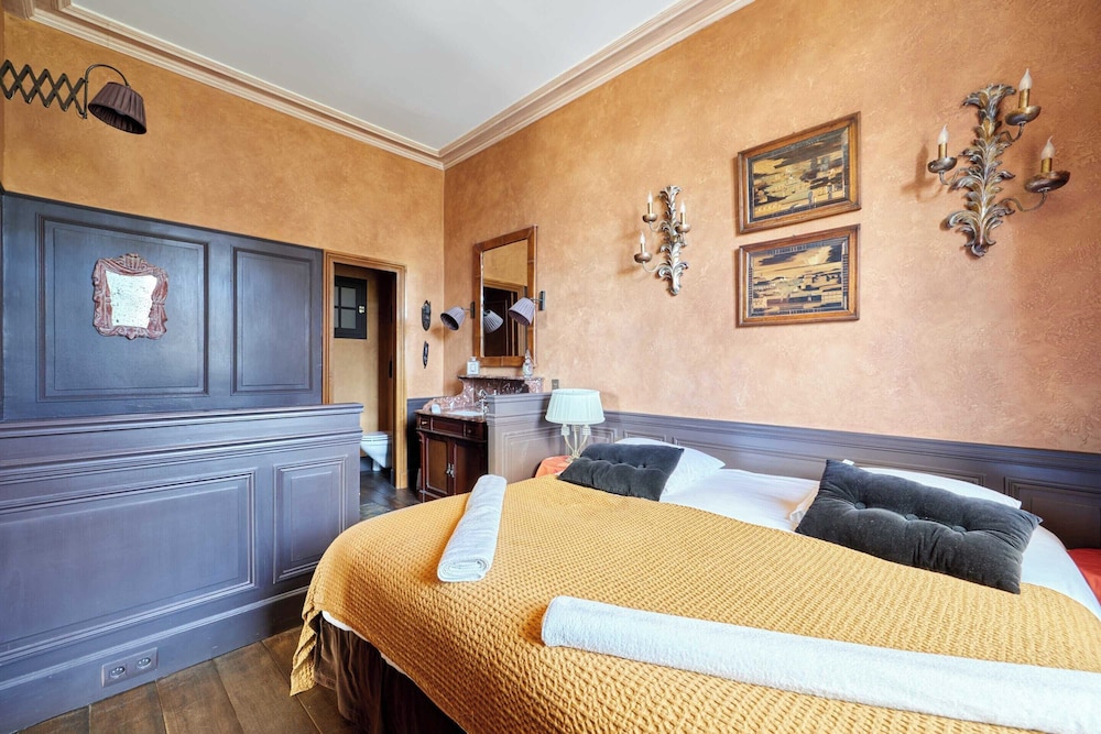 Luxury Duplex in the Heart of Deauville With a Large Garden view 4