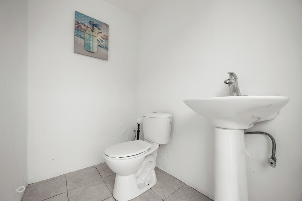 Private Pool Near the Beach Pet Friendly