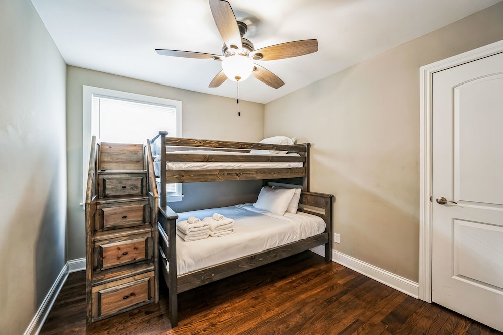 Charming Belmont Heights Oasis 4 Bedroom Home