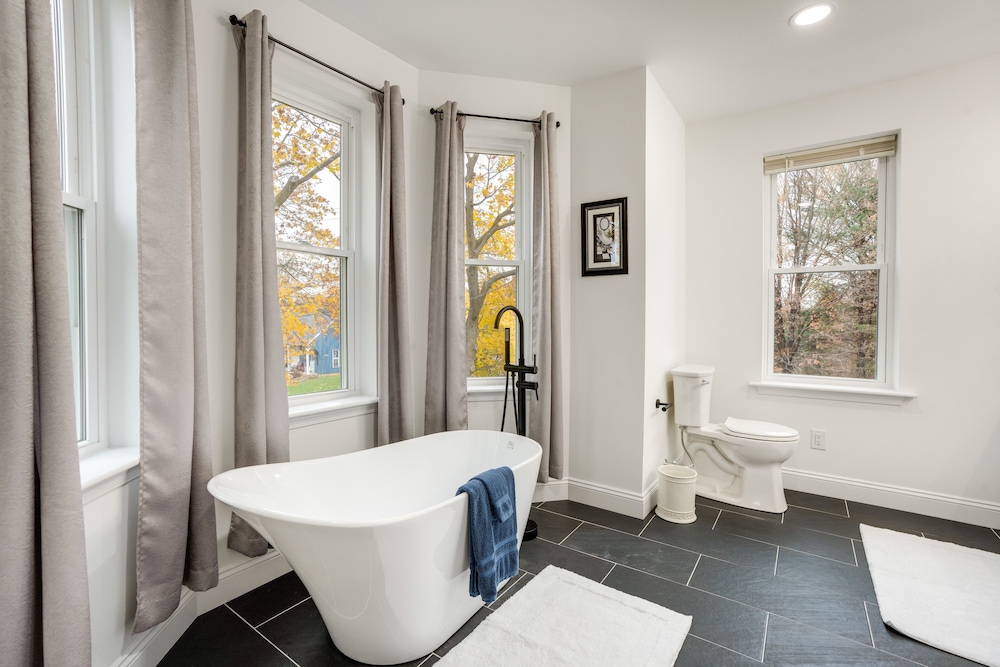 Family-friendly Hatfield Home: 3 Mi to Downtown! - Property Image 18