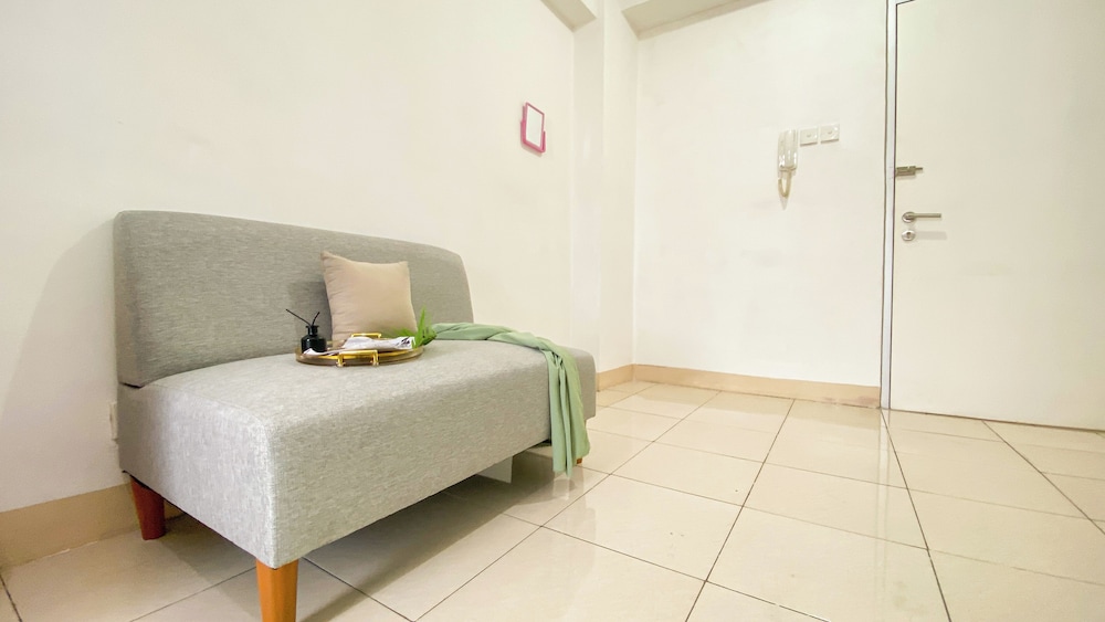 Homey And Modern 2Br At Green Bay Pluit Apartment