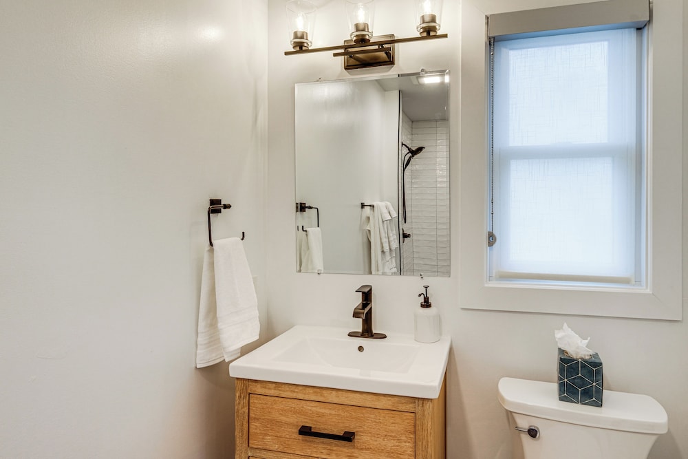 Upscale Family Retreat Near DC & Georgetown!