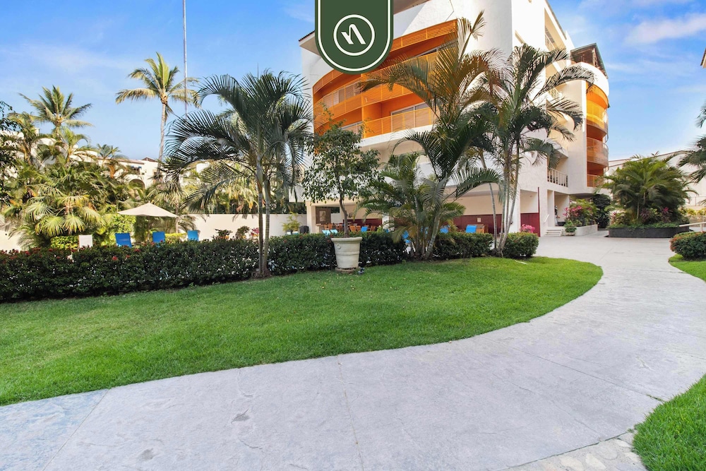 Mexican 2 BR Condo in Hotel Zone - Near the Beach