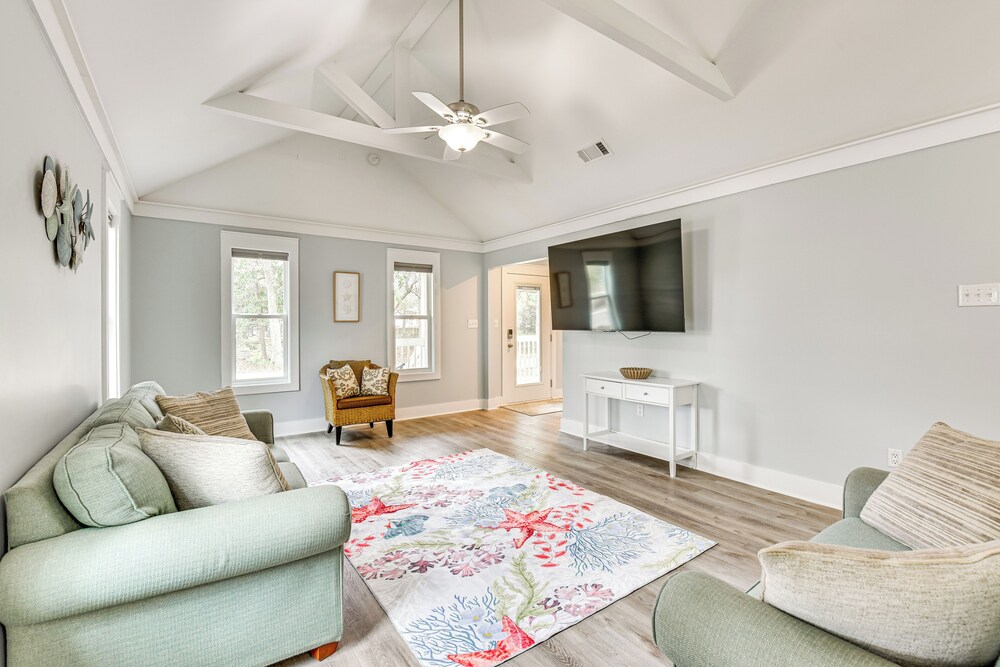 Walk to Choctawhatchee Bay: Santa Rosa Beach Home!