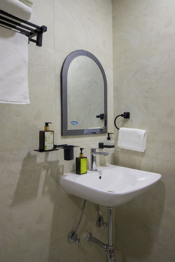 ELIVAAS 5-BHK with Luxe Mudhouses, Tents, Pond & Pvt Pool | Kaimalgarh Farmstay