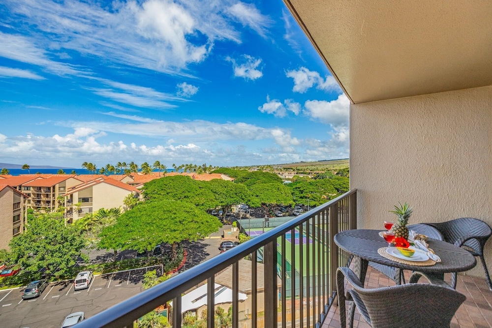 Kaanapali Shores Studio 742 Studio Bedroom Condo by RedAwning