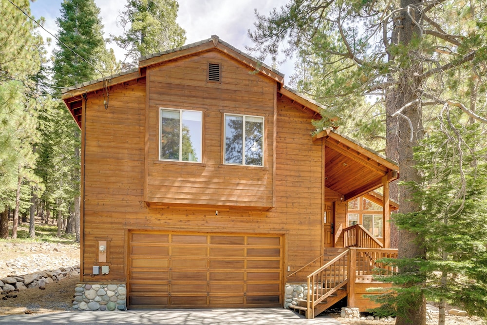 Near Ski Resorts & Trails: Truckee Home w/ Hot Tub