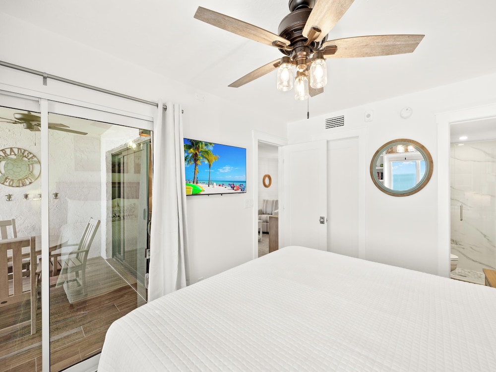 Seaside 2 by Distinctive Beach Rentals