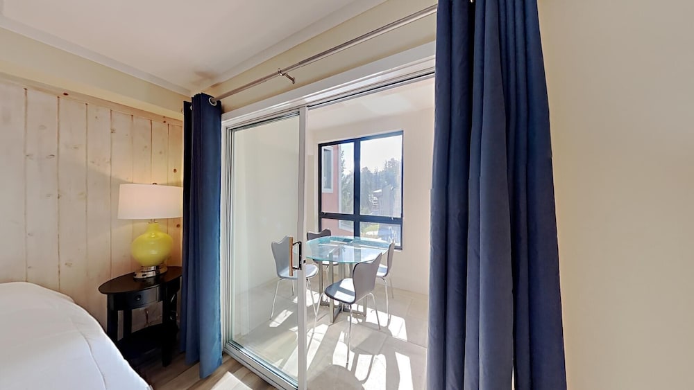 Nicely Remodeled 2 Bedrooms at 1849 Condos - Easy Access to Slopes! view 4