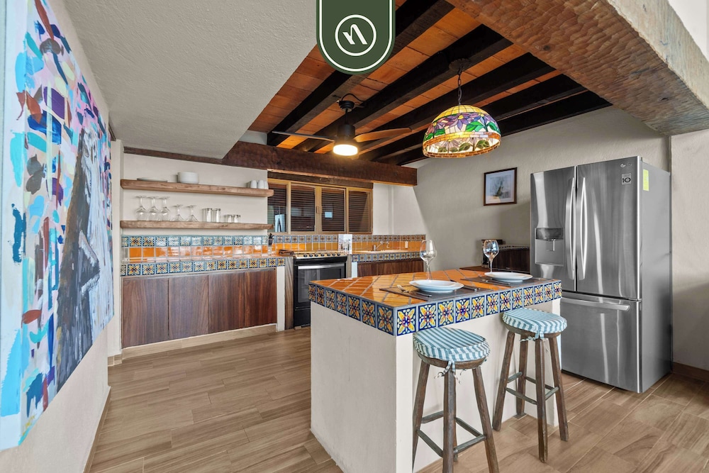 Oceanfront 2 BR Condo With Spectacular View - Pool