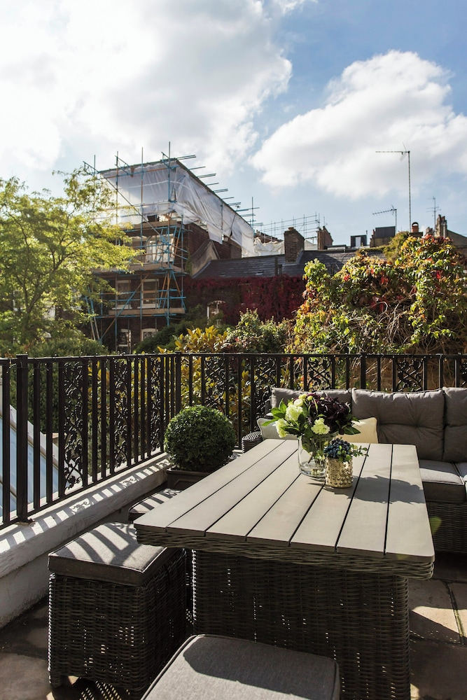 Ovington Gardens by Onefinestay