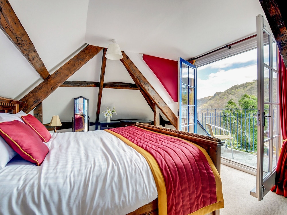 Lynton Vacations - Bayview Tower - Property Image 14